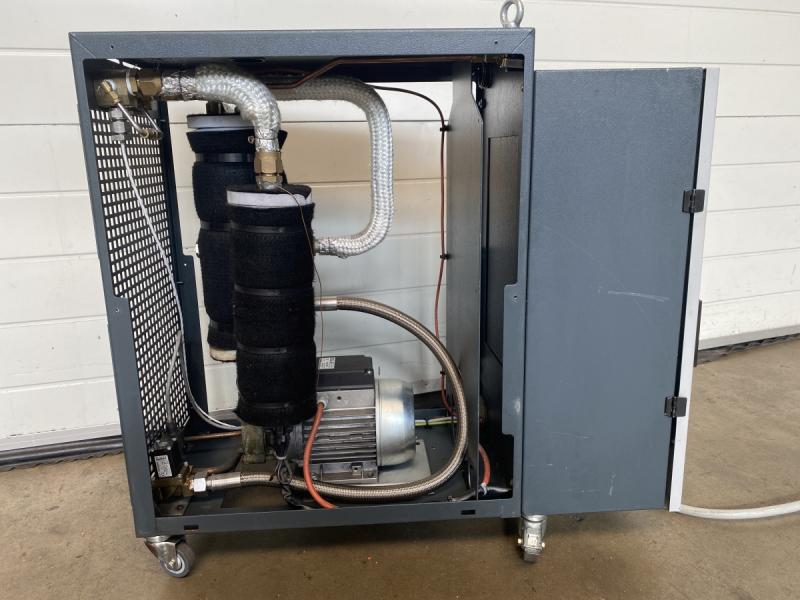 Universal Temperiergerät mit Elektroheizung und Anschlüssen für Fremdkühlung