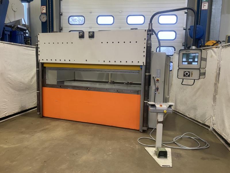 Servo Abkantpresse, Gesenkbiegemaschine mit 4-Achsen CNC Steuerung Servo Abkantpresse, Gesenkbiegemaschine mit 4-Achsen CNC Steuerung