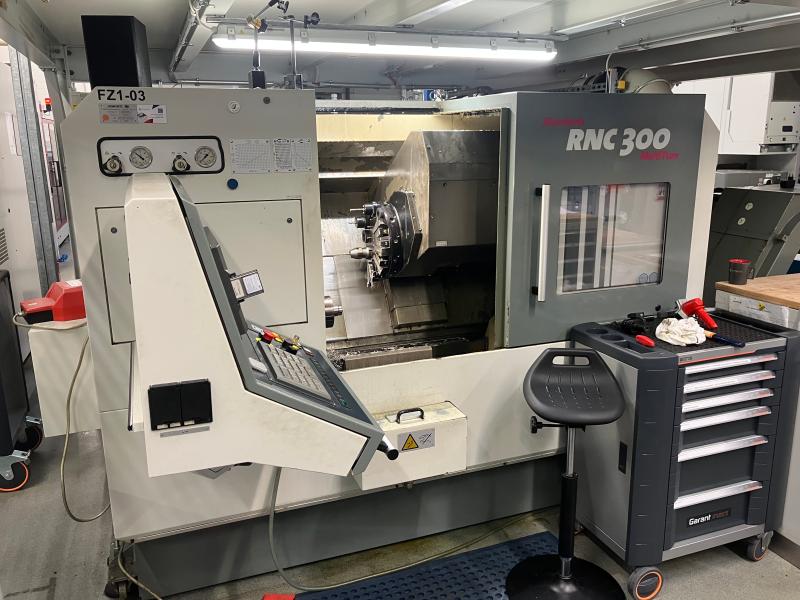 CNC Drehmaschine mit angetriebenen Werkzeugen und Y-Achse,  CNC-Steuerung FANUC Series 18i-TB