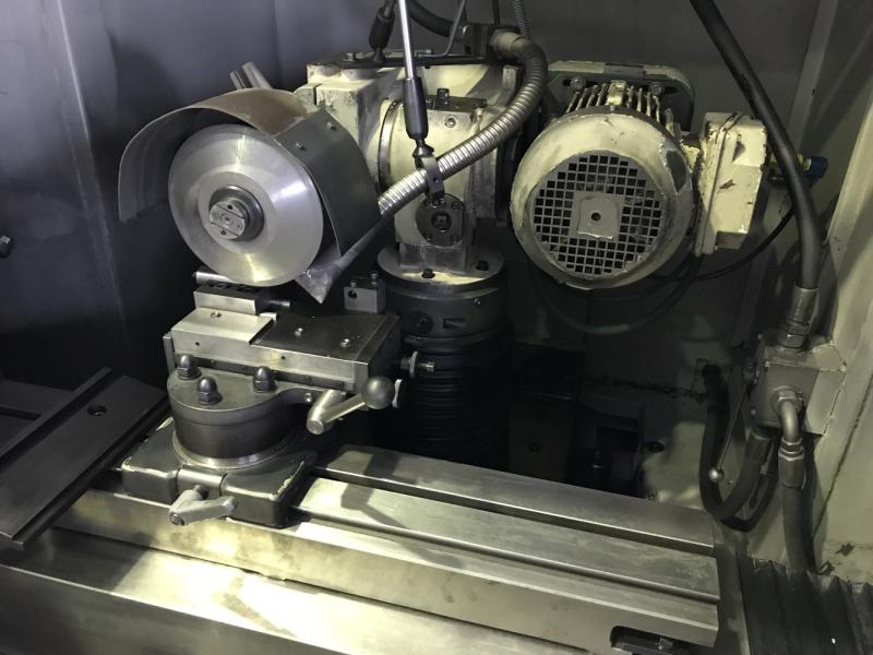 CNC Univ. Werkzeugschleifmaschine - Defekt - ohne Steuerung, mit Betriebsanleitung