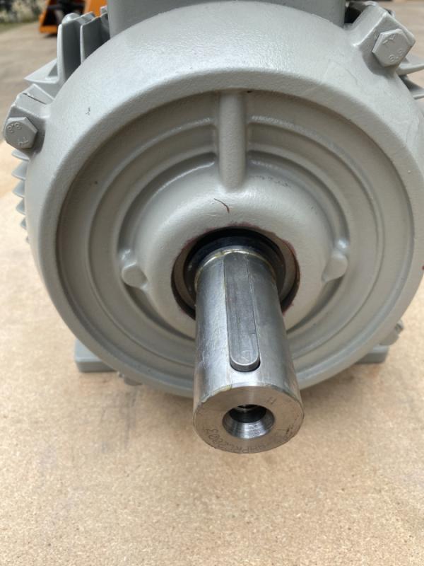 Drehstrom Elektromotor 7,5 kW Drehstrommotor Kraftstrommotor, E-Motor, Käfigläufer, Asynchronmotor