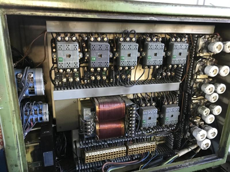 Hydraulikaggregat mit Hydraulikpumpe, Hydraulik Aggregat von einer Gewinderollmaschine, Kaltwalzmaschine, Gewindewalzmaschine Hydraulikaggregat mit Hydraulikpumpe, Hydraulik Aggregat von einer Gewinderollmaschine, Kaltwalzmaschine, Gewindewalzmaschine