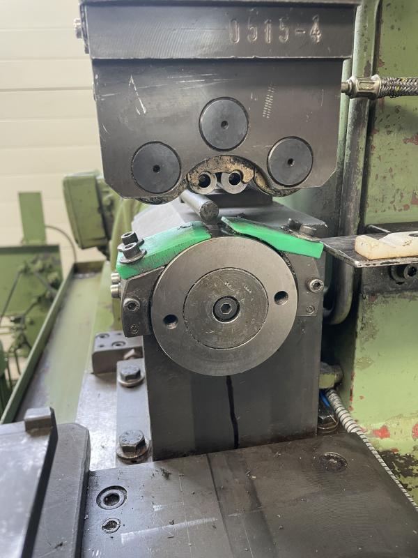Spitzenlose Glattwalzmaschine, Prägepoliermaschine