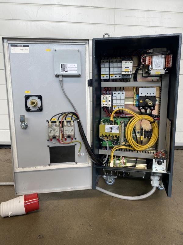 Universal Temperiergerät mit Elektroheizung und Anschlüssen für Fremdkühlung