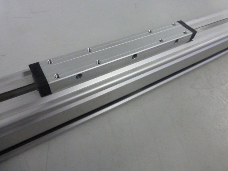 Linearantrieb, kolbenstangenloser Pneumatikzylinder