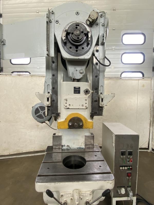 Einständer - Exzenterpresse mit UVV