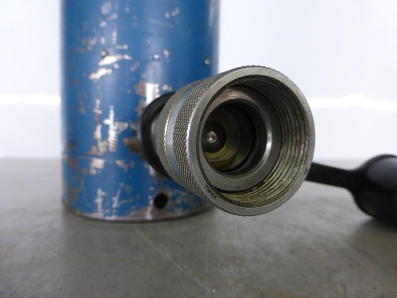 Einfachwirkender Hydraulikzylinder mit Federrückzug, Hydraulikstempel, Lukaszylinder, Maschinenheber Einfachwirkender Hydraulikzylinder mit Federrückzug, Hydraulikstempel, Lukaszylinder, Maschinenheber