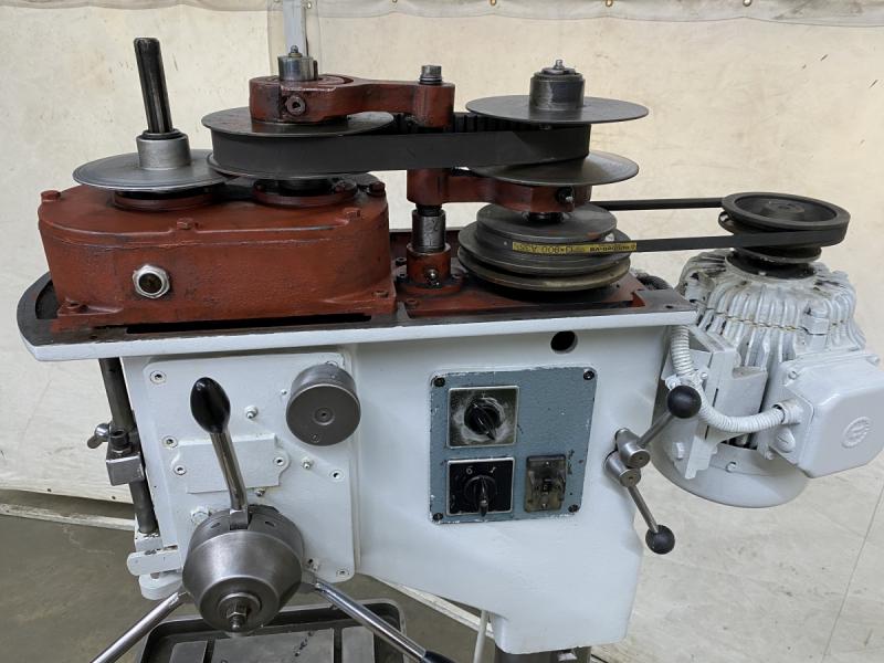 Säulenbohrmaschine