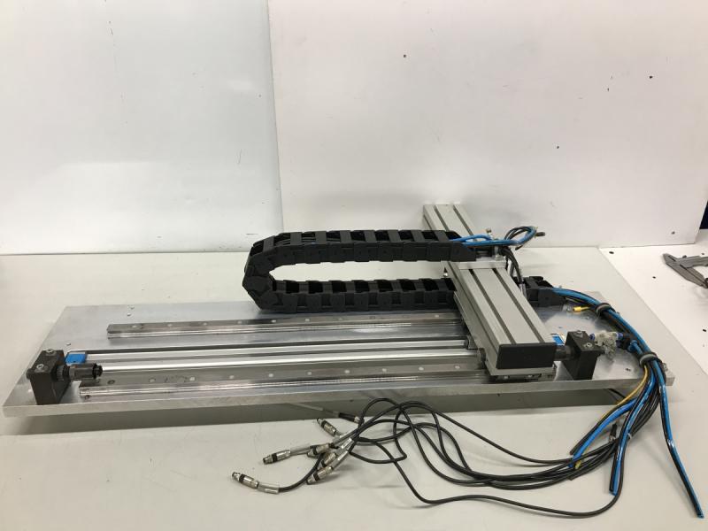 Linearantrieb, kolbenstangenloser Pneumatikzylinder Linearführung