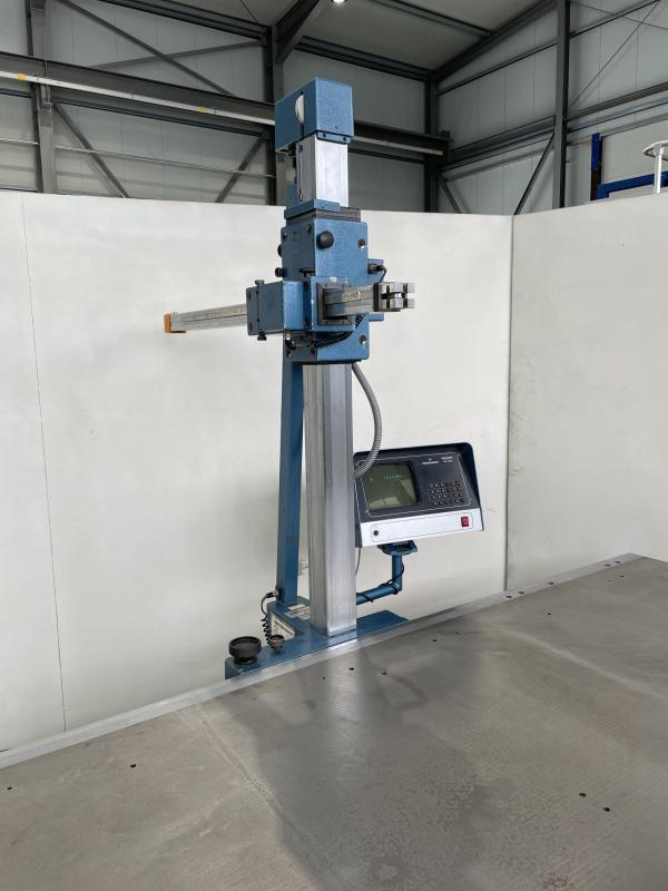 Messmaschine mit handgeführten Messarm Mess- und Anreißplatte Stahlguß-Grauguß stark verrippt Messmaschine mit handgeführten Messarm Mess- und Anreißplatte Stahlguß-Grauguß stark verrippt