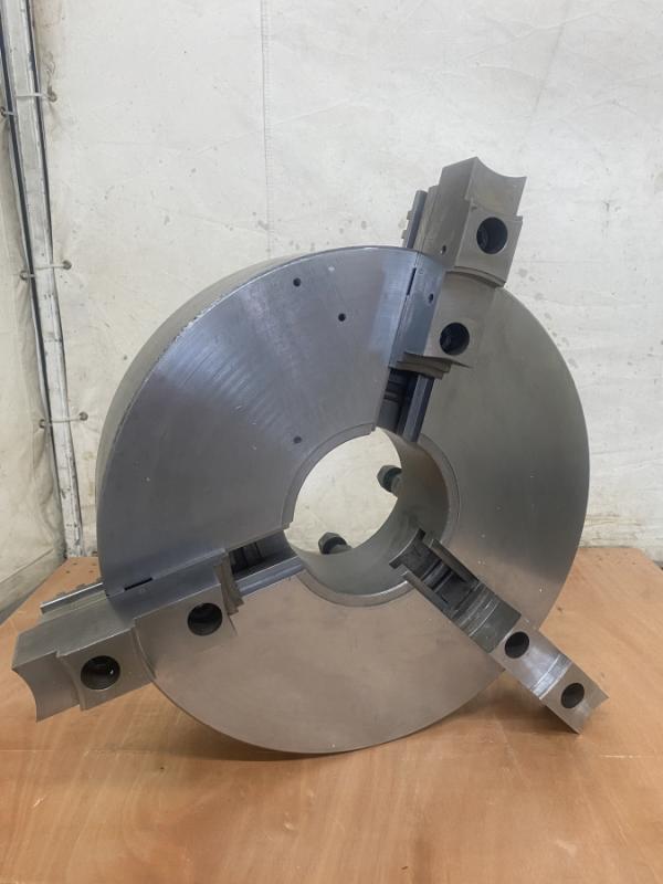 3-Backen Planspiral-Drehfutter Ø 500 mm, mit Kurzkegel DIN 55027 Gr. 11  + 6 Backensätze