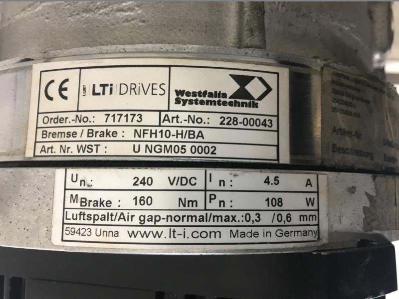 Synchron- Servomotor mit Haltebremse und Getriebe, Getriebemotor, Elektromotor, Winkelgetriebemotor Synchron- Servomotor mit Haltebremse und Getriebe, Getriebemotor, Elektromotor, Winkelgetriebemotor