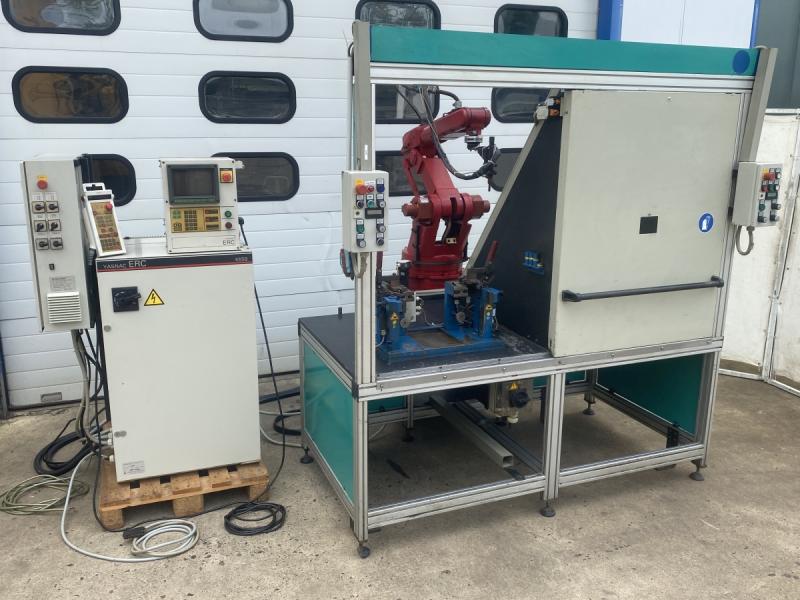 Schweißzelle mit 6-Achsen Industrieroboter, Schweißroboter