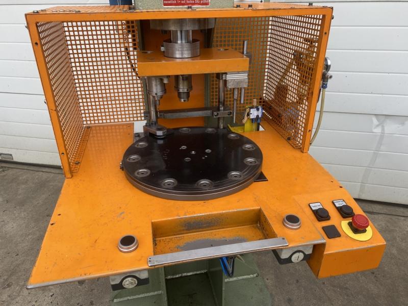 Einständer - Hydraulikpresse mit Rundtakttisch Einständer - Hydraulikpresse mit Rundtakttisch