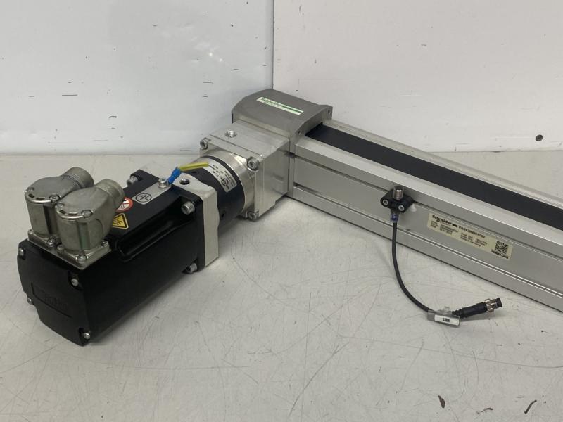 Linearachse mit Servomotor, Zahnriemenantrieb und Kugelumlaufführung