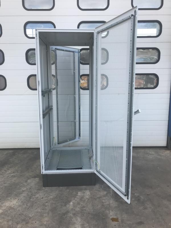 Serverschrank, Serverrack, Netzwerkschrank, PC-Schrank Schaltschrank, Steuerschrank 