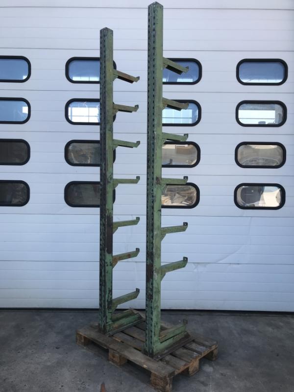 Einseitiges Kragarmregal für Stangenware