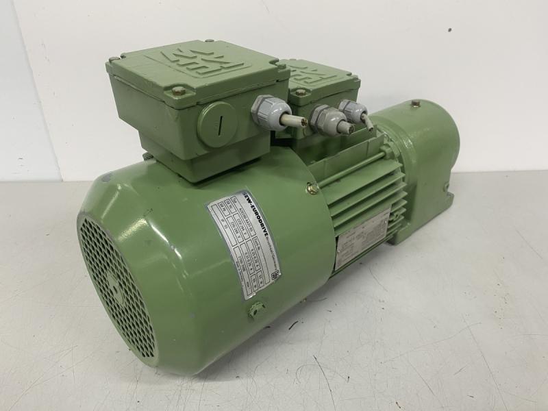 Polumschaltbarer Getriebemotor mit Fremdlüfter