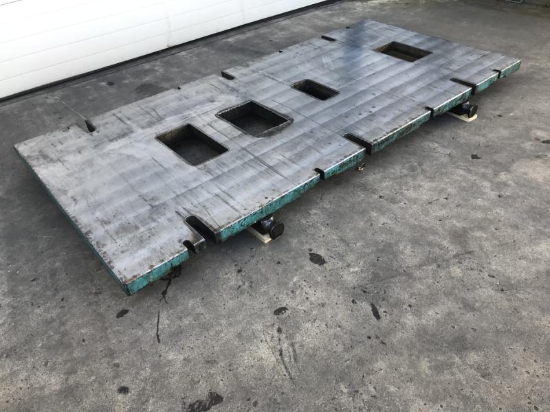 Richt- und Schweißplatte aus Stahl, Vollmaterial Bearbeitete Stahlplatte aus einem Werkzeuggestell Richt- und Schweißplatte aus Stahl, Vollmaterial Bearbeitete Stahlplatte aus einem Werkzeuggestell