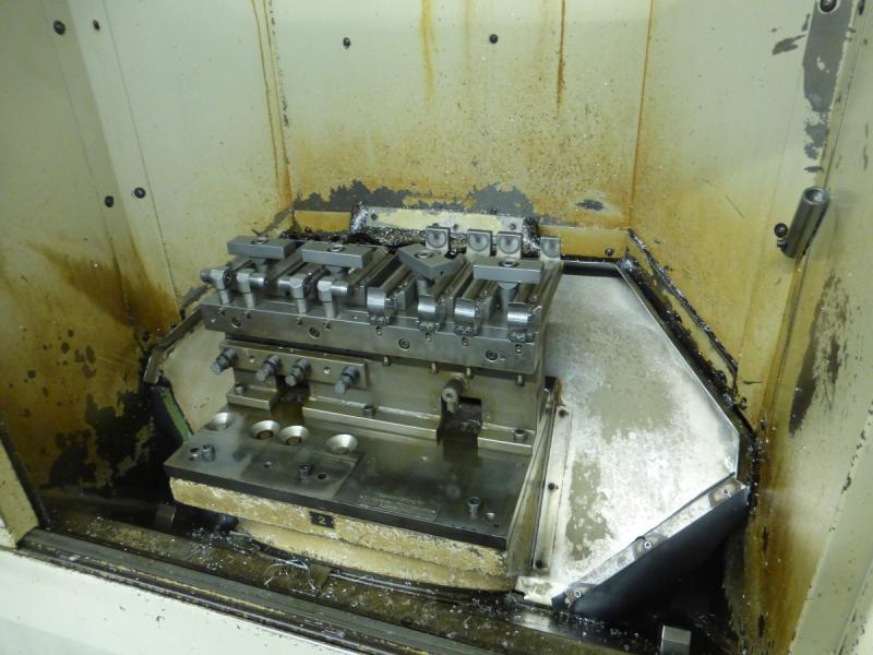 Horizontal Bearbeitungszentrum mit 2-fach Wechseltisch + SIEMENS Sinumerik 810, CNC Fräsmaschine BAZ