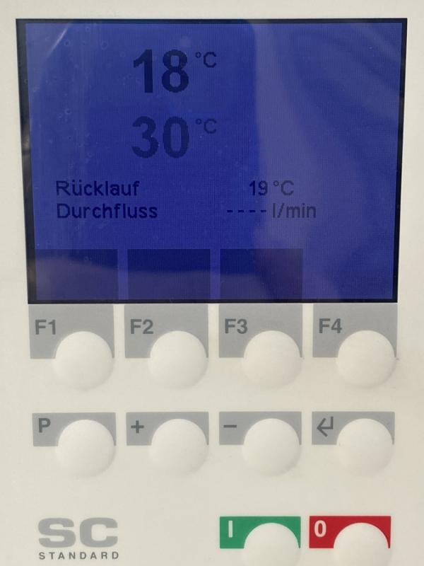 Universal Wasser Temperiergerät mit Elektroheizung und Anschlüssen für Fremdkühlung