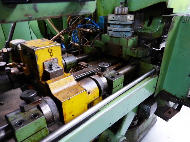 Einständer - Exzenterpresse mit Zangenvorschub