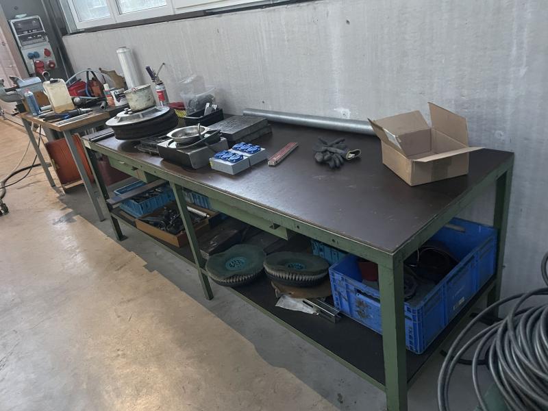 Werkbank, Werktisch mit stabilen Metallunterbau, Länge 240 cm, Tiefe 77 cm