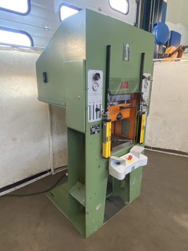 Doppelständer - Hydraulikpresse mit verstellbaren Festanschlag