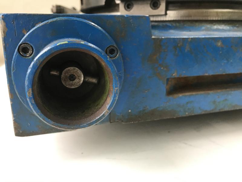 Rundtisch, Rundteiltisch mit Kurbel, Lochscheibe und Schere