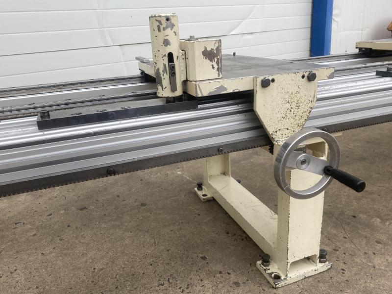 Verstelleinheit mit 2 Stück Verstelltischen mit Handkurbelverstellung - aus ALU-Systemprofil