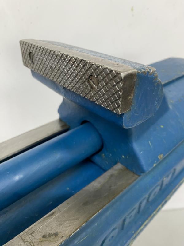 Werkbankschraubstock, Parallelschraubstock mit Schwalbenschwanzführung und Höhenverstellung