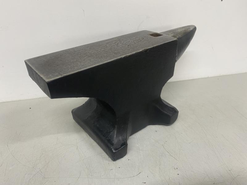 Amboss mit Rund- und Rechteckhorn Einheitsamboss, Böhmische Form