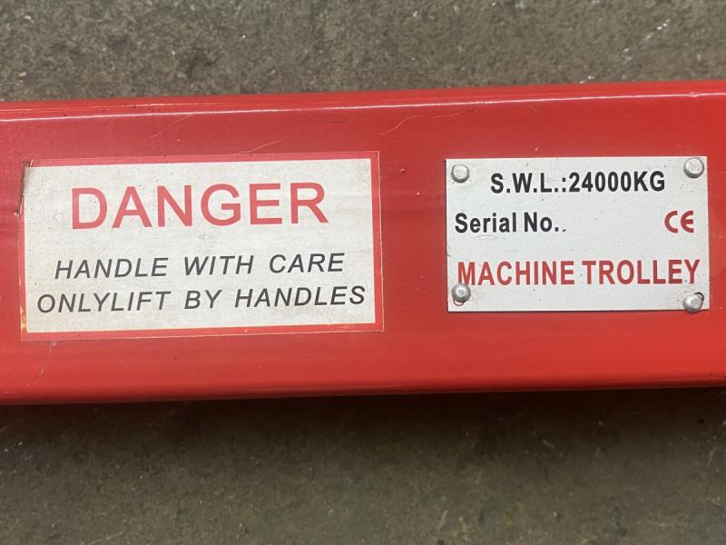 Maschinenfahrwerk, Lenkfahrwerk mit Drehteller