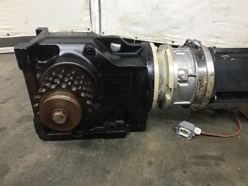 Synchron- Servomotor mit Haltebremse und Getriebe, Getriebemotor, Elektromotor, Winkelgetriebemotor