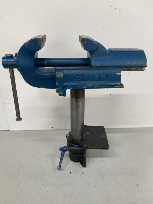 Werkbankschraubstock, Parallelschraubstock mit Schwalbenschwanzführung und Höhenverstellung