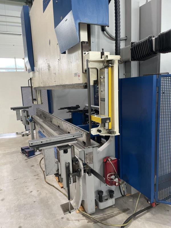 CNC Abkantpresse mit 6-Achsen Hinteranschlag und CYBELEC Steuerung