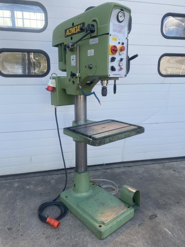 Säulenbohrmaschine