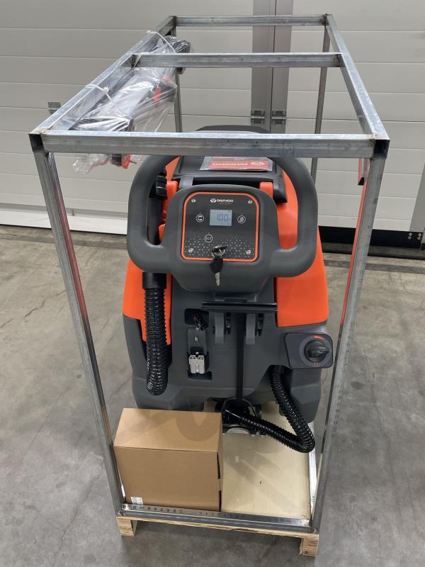 Neue Scheuersaugmaschine, Bodenreinigungsmaschine