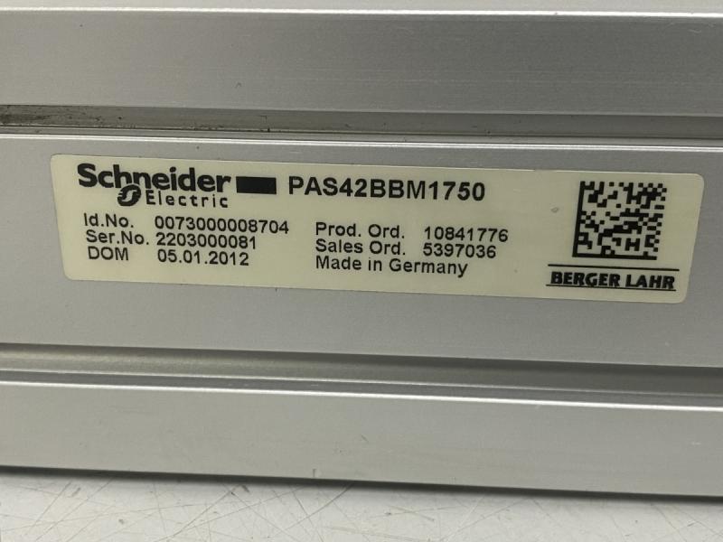 Linearachse mit Servomotor, Zahnriemenantrieb und Kugelumlaufführung