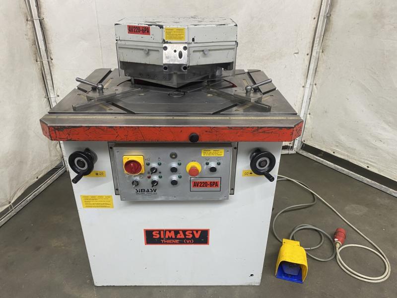 Hydr. Ausklinkmaschine mit Winkelverstellung