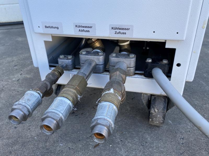 Universal Wasser Temperiergerät mit Elektroheizung und Anschlüssen für Fremdkühlung