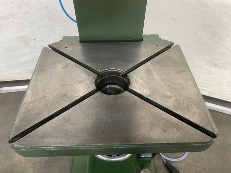 Druckluft Kniehebelpresse Druckluft Kniehebelpresse