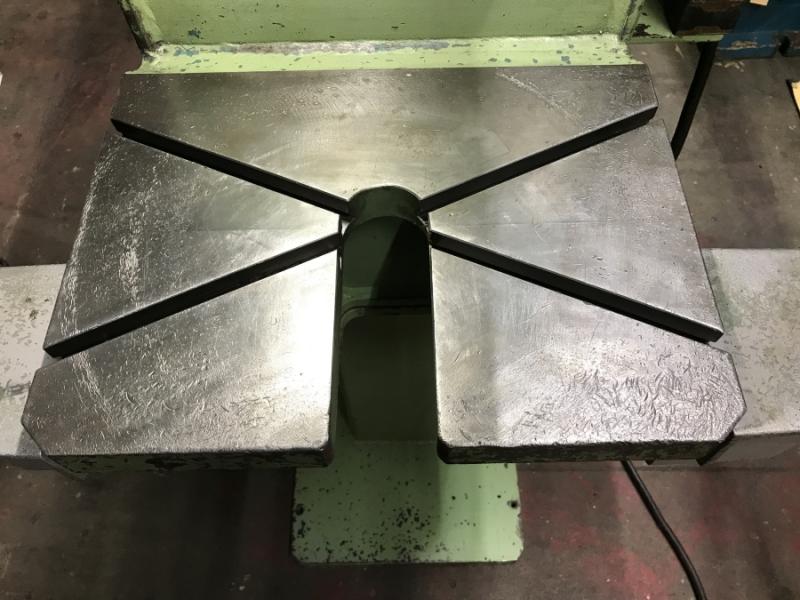 Einständer - Hydraulikpresse mit UVV