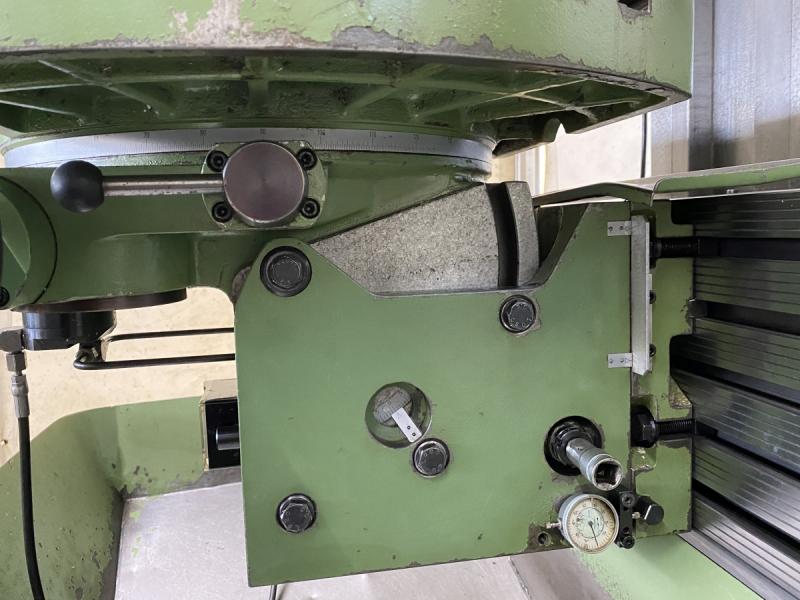 Univ. Werkzeugfräsmaschine mit HEIDENHAIN TNC 131