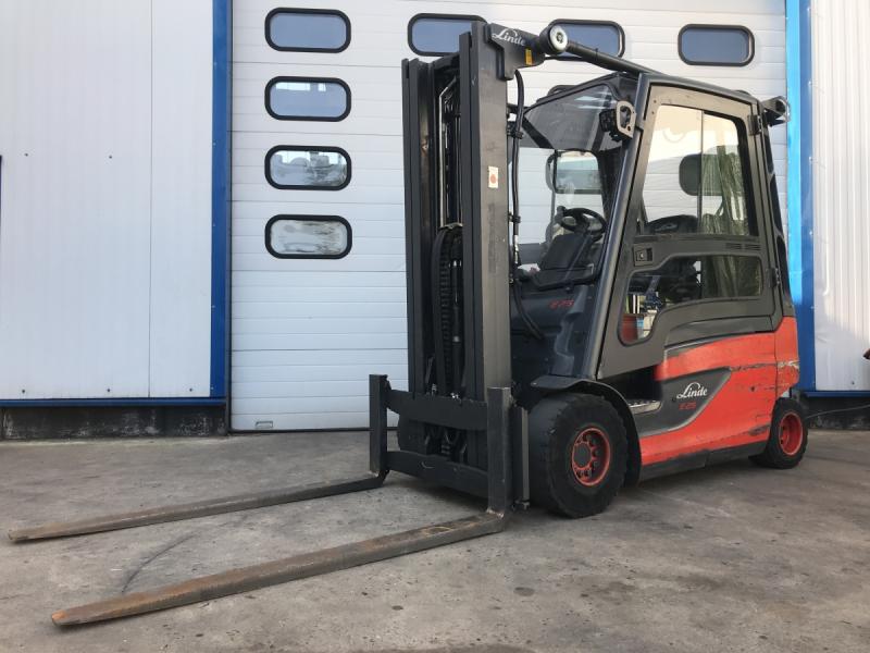 Elektro Gabelstapler Traglast 2500 kg mit Batterie aus Bj. 2019 + Ladegerät