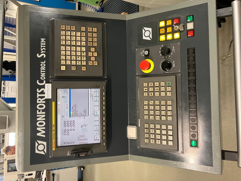 CNC Drehmaschine mit angetriebenen Werkzeugen und Y-Achse,  CNC-Steuerung FANUC Series 18i-TB