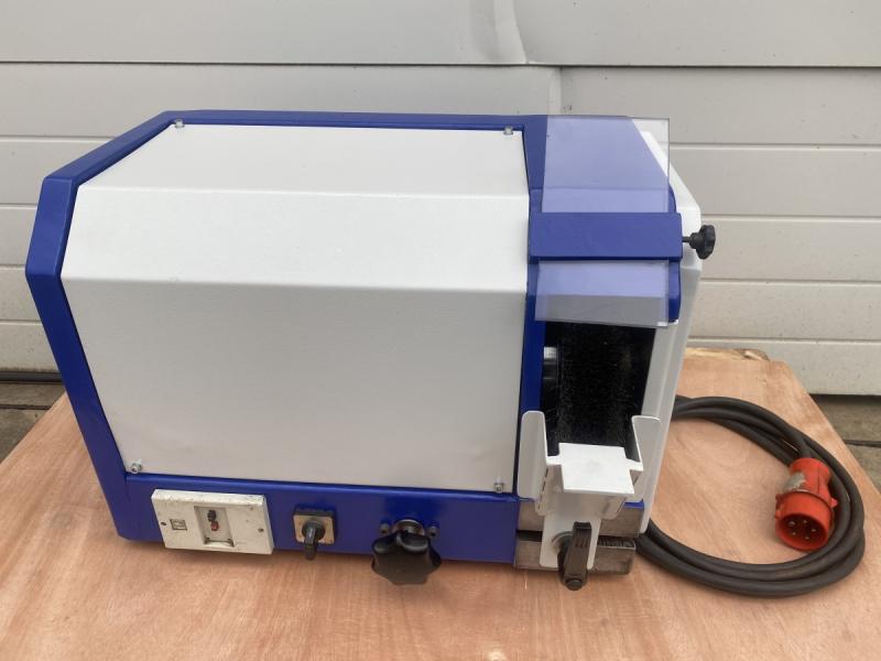 Bürstenentgratmaschine, Rohrentgratmaschine