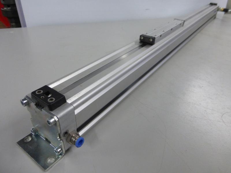 Linearantrieb, kolbenstangenloser Pneumatikzylinder