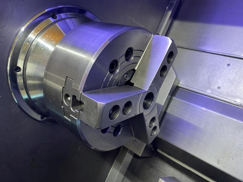 CNC Drehmaschine mit angetriebenen Werkzeugstationen