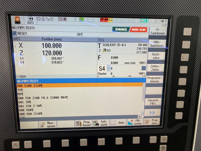 CNC Drehmaschine mit angetriebenen Werkzeugstationen